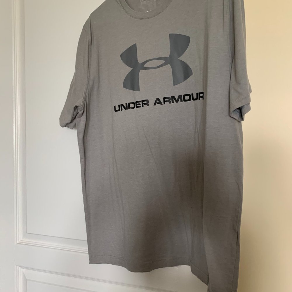 Under Armour short sleeve shirt